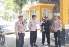 Polsek Sukomanunggal Gencarkan Patroli dan Sosialisasi 110 di Perumahan Kupang Jaya