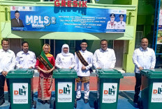 Menteri Lingkungan Hidup Tinjau Program SIKAP di Gresik, Siswa Dilibatkan dalam Ketahanan Pangan