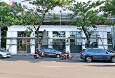 Bikin Pejalan Kaki Terganggu, Fasad Eks Toko Nam di Embong Malang Segera Dibongkar