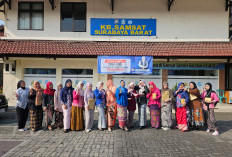 Samsat Surabaya Barat Bersolek Kebaya, Warisi Semangat Kartini dalam Pelayanan Publik