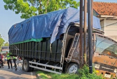 Dua Truk Terlibat Kecelakaan di Babat, Polres Lamongan Sigap Evakuasi dan Atur Lalu Lintas
