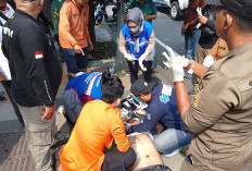 Kecelakaan di Perak Timur, Pengendara Xpander Luka dan Dilarikan ke RS PHC