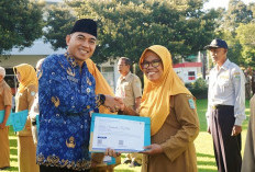 27 PNS Purna Tugas Terima Penghargaan di Lumajang, Ini Pesan Sekda Agus Triyono