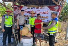 Sambut HUT Bhayangkara Ke-80, Polres Pelabuhan Tanjung Perak Serahkan Alat Pertanian