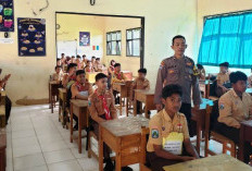 Sosialisasi Bahaya Narkoba dan Bullying, Personel Polsek Klampis Sambangi Siswa SMPN 2 Klampis