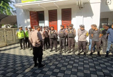 Jaga Kondusivitas PN Surabaya, Polsek Sawahan Kerahkan Puluhan Personel Amankan Aksi Buruh FSBI