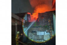 Rumah di Simo Mulyo Surabaya Kebakaran, 1 Motor Ludes Dilalap Sijago Merah