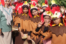 Pawai Ta’aruf Sambut Tahun Baru Hijriah 1448 H, Ratusan Siswa Yayasan Al-Abror Sukosewu Napak Tilas Perjuangan