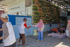 Kantah ATR/BPN Tulungagung Bagikan 130 Bungkus Daging Kurban, Gatot: Wujud Kepedulian pada Masyarakat
