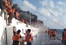 KMP Mutiara Santosa 2 Terbakar di Perairan Sumenep, Ratusan Penumpang Dievakuasi