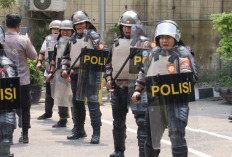 Kapolres Pelabuhan Tanjung Perak AKBP Wahyu Hidayat Ikut Latihan Dalmas