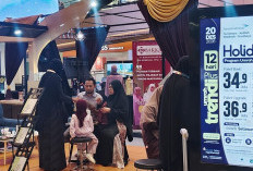 Berkunjung ke Tunjungan Plaza, Annisa Berburu Paket Umrah Akhir Tahun di Umrah Haji Expo 2026