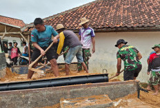 Puasa, Satgas TMMD Kodim 0827/Sumenep Tetap Semangat Turunkan Material Tanah Pemasangan Paving