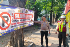 Tingkatkan Kamseltibcarlantas, Satlantas Tanjung Perak Pasang Banner Larangan Parkir