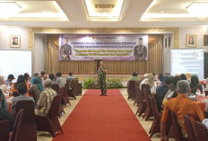 Danramil 02/Pesantren Beri Pembinaan Wasbang LKK Kelurahan Singonegaran