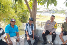 Perkuat Kamtibmas, Polsek Wiyung Sambang dan Cangkruk Bersama Warga RW 2 Balas Klumprik