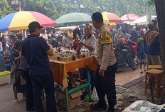 Mantapkan Harkamtibmas, Bhabinkamtibmas Polsek Bubutan Sisir Pasar Tumpah Depan Bank Indonesia