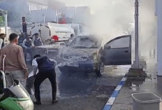 Blar! Grand Livina Hangus Terbakar di Simpang Tiga Slagah