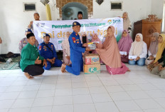 Satpolairud Polresta Sidoarjo Kawal Penyaluran Bansos BMH ke Da’i dan Guru Ngaji di Desa Pucukan