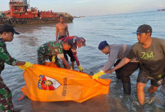 Terapung di Pesisir Pantai, Satpolairud Polres Bangkalan Evakuasi Jasad Wanita