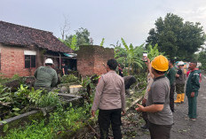 Polisi Tangani Bencana Alam di Prambon Sidoarjo