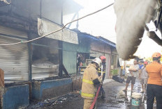Stand Buah di Pasar Darmo Permai Surabaya Ludes Terbakar, Diduga Korsleting Freezer