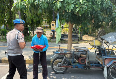 Senyum Abang Becak, Terima Paket Sembako dari Sipropram Polres Ngawi