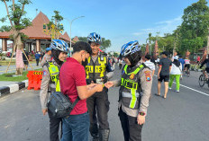 Polwan Polresta Sidoarjo Amankan Kegiatan Car Free Day di Alun-alun