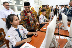 Mendikdasmen Pantau TKA di Surabaya, Siswa Sebut Soal Relatif Mudah
