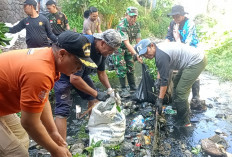 Mitigasi Bencana Banjir, Ratusan Warga dan TNI Bersihkan Anak Sungai Bedadung Kaliwates Jember