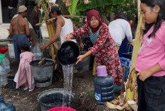 Bantu Warga Terdampak Kekeringan, Lapas Bojonegoro Salurkan 24 Ribu Liter Air Bersih di Kedungadem