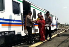 Polsek Geneng Kawal Lansia Nikmati Layanan Kesehatan Gratis Rail Clinic