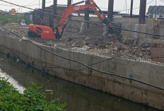 Desakan Petambak dan Warga Keputih Manjur, Grand Eastern Bongkar Mandiri Lapangan Padel