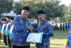 Puluhan Tahun Mengabdi, 34 ASN Lumajang Terima Penghargaan Jelang Purna Tugas