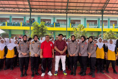  Polwan Goes to School di Krian Edukasi Siswa tentang Bahaya Bullying, Narkoba, dan Kekerasan