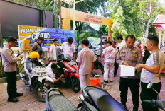 Wujudkan Wilayah Aman, Polsek Wonocolo Gandeng Siswa SMK PGRI 1 Pasang Alarm Gratis