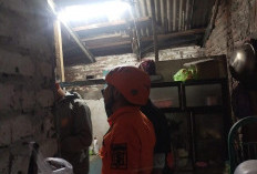 Rumah Warga Pakal Hancur Tersambar Petir