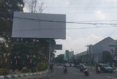 Reklame Jumbo Depan Undar Di Jombang Belum Berizin, PUPR Layangkan Teguran