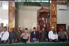 Gelar Safari di Masjid Al Mukminun, Kapolsek Sukomanunggal Pererat Silaturahmi dan Sampaikan Pesan Kamtibmas