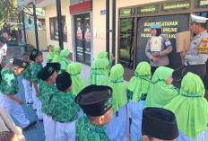 Polsek Tanggulangin Kenalkan Profesi Polisi kepada Peserta Matsama MI Al Hikmah Kalidawir