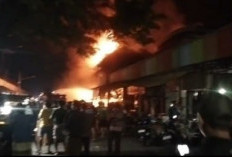 Pasar Agrobis Babat Terbakar! 10 Kios Ludes Diamuk Si Jago Merah