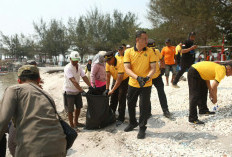 Green Policing di Pantai Kenjeran, Polres Pelabuhan Tanjung Perak Bersihkan Lingkungan dan Bagikan Sembako
