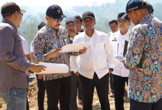 Tinjau Pembangunan Sekolah Rakyat, Bupati Bangkalan Bersama Tim Balai Besar PU Blusukan ke Desa Katol Barat