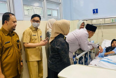 Fraksi PKB Sidoarjo Jenguk Santri Korban Keracunan MBG yang Masih Dirawat di RSUD