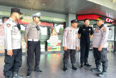 Polsek Simokerto Patroli Gabungan di Mall Kaza, Cegah Kejahatan Jalanan