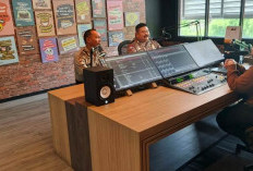 Satbinmas Polres Gresik Gaungkan Pesan Kamtibmas Ramadan Lewat Dialog Radio