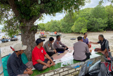 Satpolairud Polres Gresik Duduk Bersama Nelayan Mengare, Bahas Keselamatan dan Laut Lestari