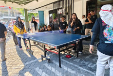 Lomba Tenis Meja Meriahkan HUT Ke-81 RI di Kantor SKH Memorandum Berlangsung Semarak