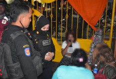 Satpol PP Kota Surabaya Razia Warung Remang-Remang, Amankan Pemandu Lagu ke Liponsos