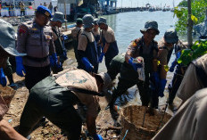 Hari Lingkungan Hidup 2026, Polres Gresik dan PT Freeport Indonesia Gelar Aksi Bersih Pantai di Bungah